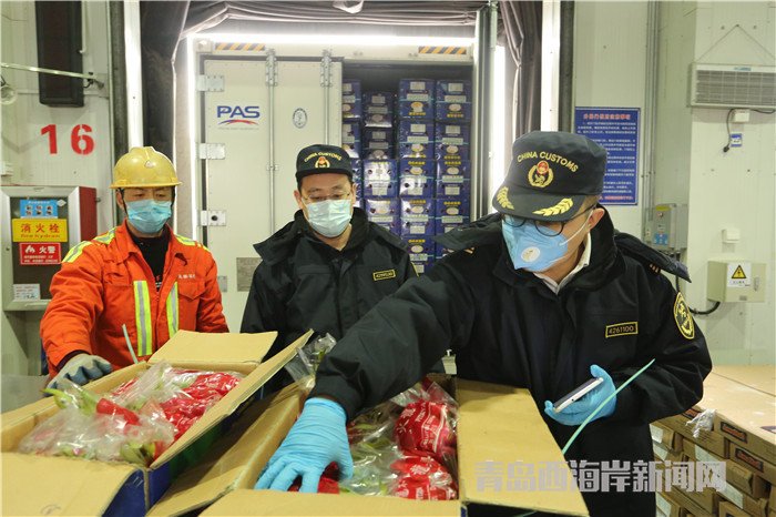 黃島海關(guān)“即驗即放”保障進口新鮮水果供應 (1).jpg